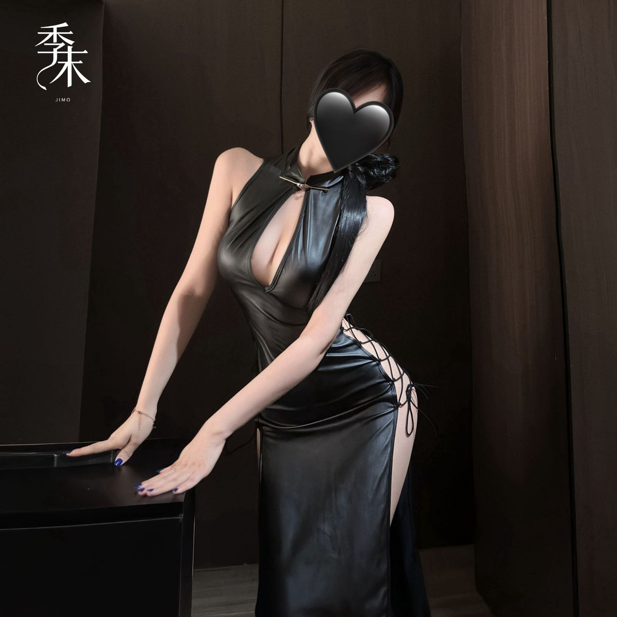 「风华录」新中式雾面皮性感旗袍.